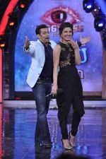 Priyanka Chopra, Salman Khan on the sets of Bigg Boss 7 in Mumbai on 26th Oct 2013